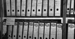 archivio camerale con documenti e timbri ufficiali