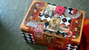 Cos'è Etsy e come funziona il famoso sito di e-commerce artigianale 9 artigiano che crea prodotti fatti a mano