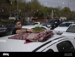 auto parcheggiata con calendario mensile accanto