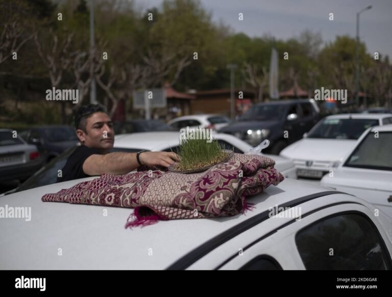 auto parcheggiata con calendario mensile accanto