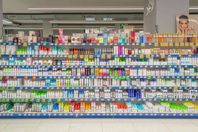 Come posso ottenere fondi europei per aprire una parafarmacia 2 banco parafarmacia con prodotti esposti colorati