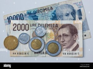 banconote e monete italiane accanto a banca