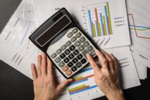 bilanci aziendali con calcolatrice e grafici