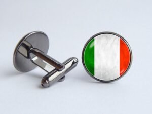 bilanciere e monete con bandiera italiana