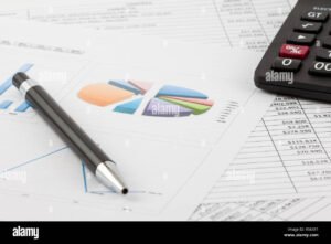 bilancio personale con foglio di calcolo e penna