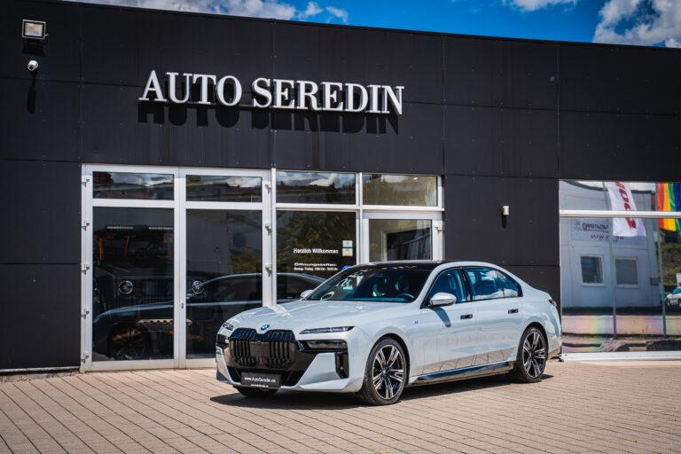 bmw nuova davanti concessionaria auto lusso