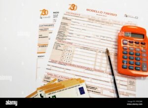 calcolatrice con moduli fiscali italiani colorati