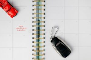Quando Scade L'Assicurazione Auto E Qual È Il Termine Per Rinnovarla 7 calendario con chiavi e contratto auto