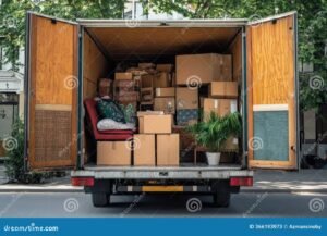 camion traslochi con mobili imballati pronti