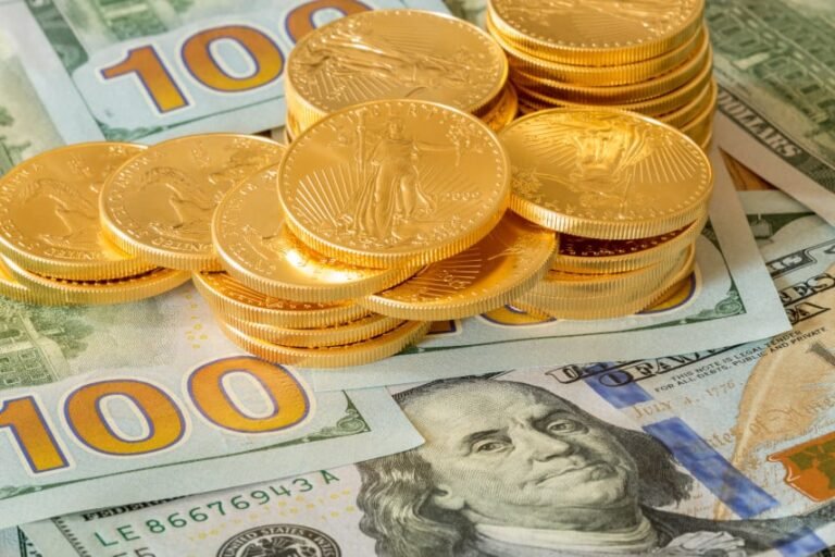 Conto deposito è sicuro per proteggere i risparmi 20 cassaforte con monete doro e banconote