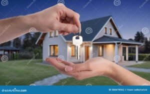 chiavi casa nuova davanti a una casa accogliente