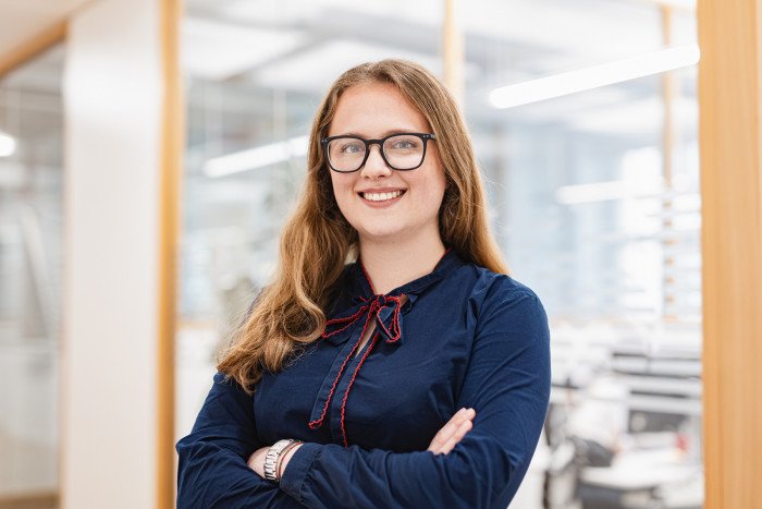 Come Posso Aprire un Conto Banca Sella San Francesco 2 cliente che apre un conto bancario sorridente