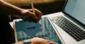 computer con software di design grafico aperto