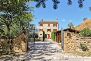 facciata accogliente di un bb ad ascoli piceno