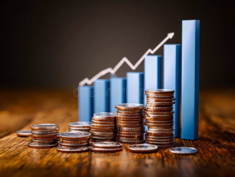 grafico di crescita finanziaria e monete impilate