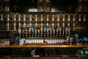 impianto spina birra vintage in birreria rustica