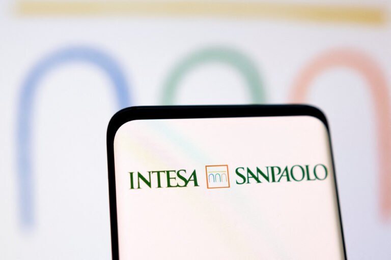 Cosa Cambia Con Isybank Dopo L'integrazione In Intesa Sanpaolo 2 logo intesa sanpaolo con banconote e tecnologia digitale