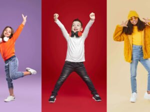 membri coop felici con carta socio colorata