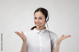 Come Migliorare il Customer Service in Italia Disponibile per le Aziende 30 operatore call center sorridente con cuffie