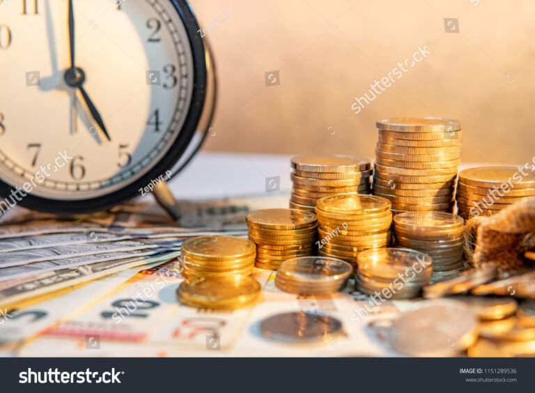 Quanto Tempo Impiega un Bonifico SEPA per Arrivare sul Conto 15 orologio da tavolo con monete e banconote