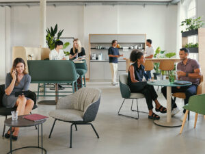 Come si crea un business plan efficace per aprire un bar 46 persone che pianificano in un caffe moderno