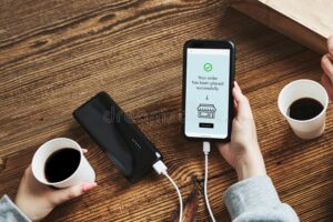 Come Effettuare una Ricarica Tre Online o in Negozio 20 persone che usano smartphone per ricarica online