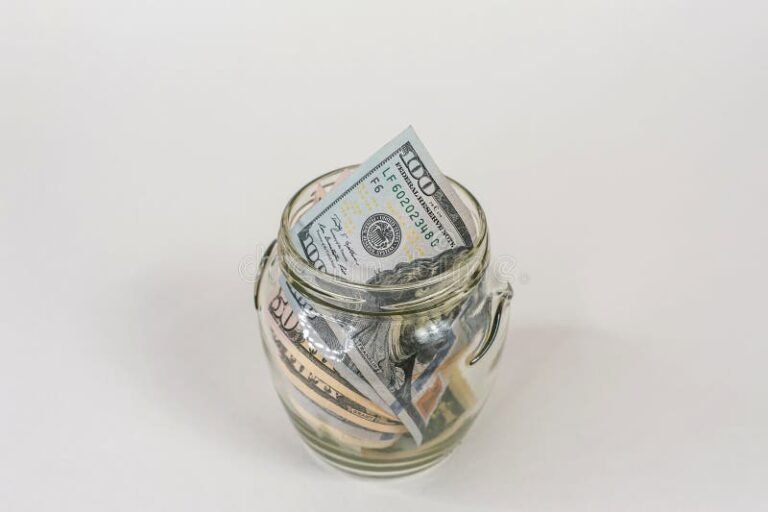 piccoli risparmi in barattolo trasparente