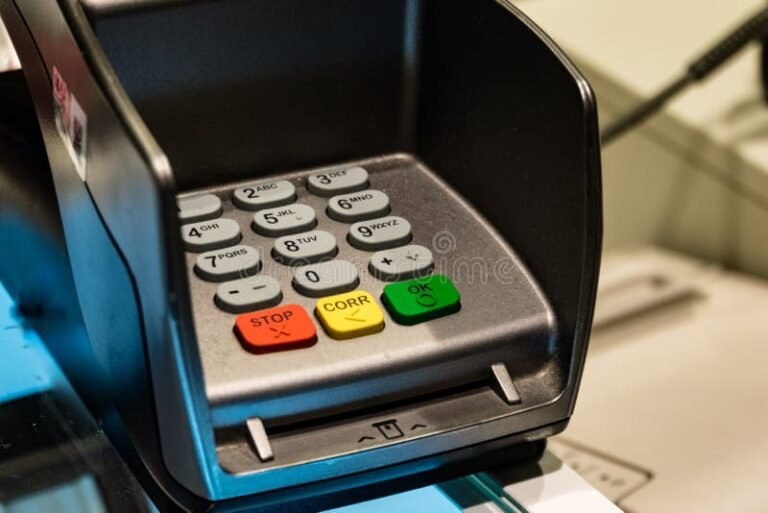 Come Funziona il Lettore di Carta d'Identità Elettronica 2 primo piano di un lettore di carte elettroniche