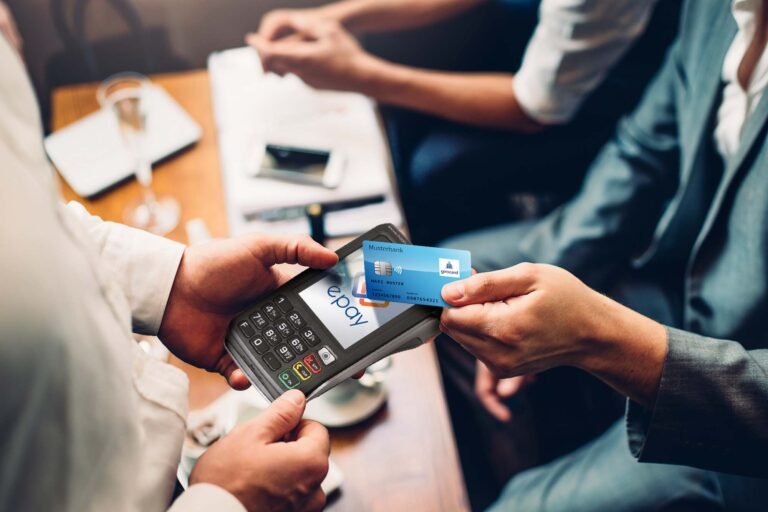 terminale pos in uso durante pagamento cliente