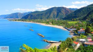 veduta panoramica di capo dorlando mare e monti