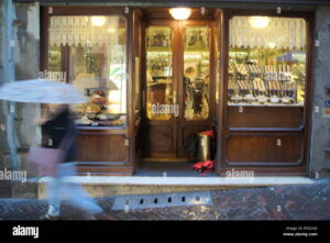 vetrine di negozi eleganti nel centro di roma
